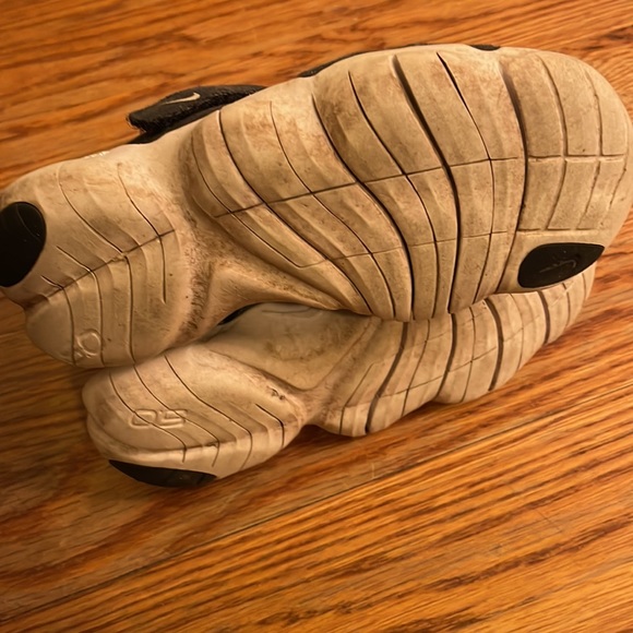 Nike sneakers with Velcro closure. - Picture 5 of 6